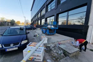 Crna fasada - završnica (2) fasaderski radovi na poslovnoj zgradi u toku