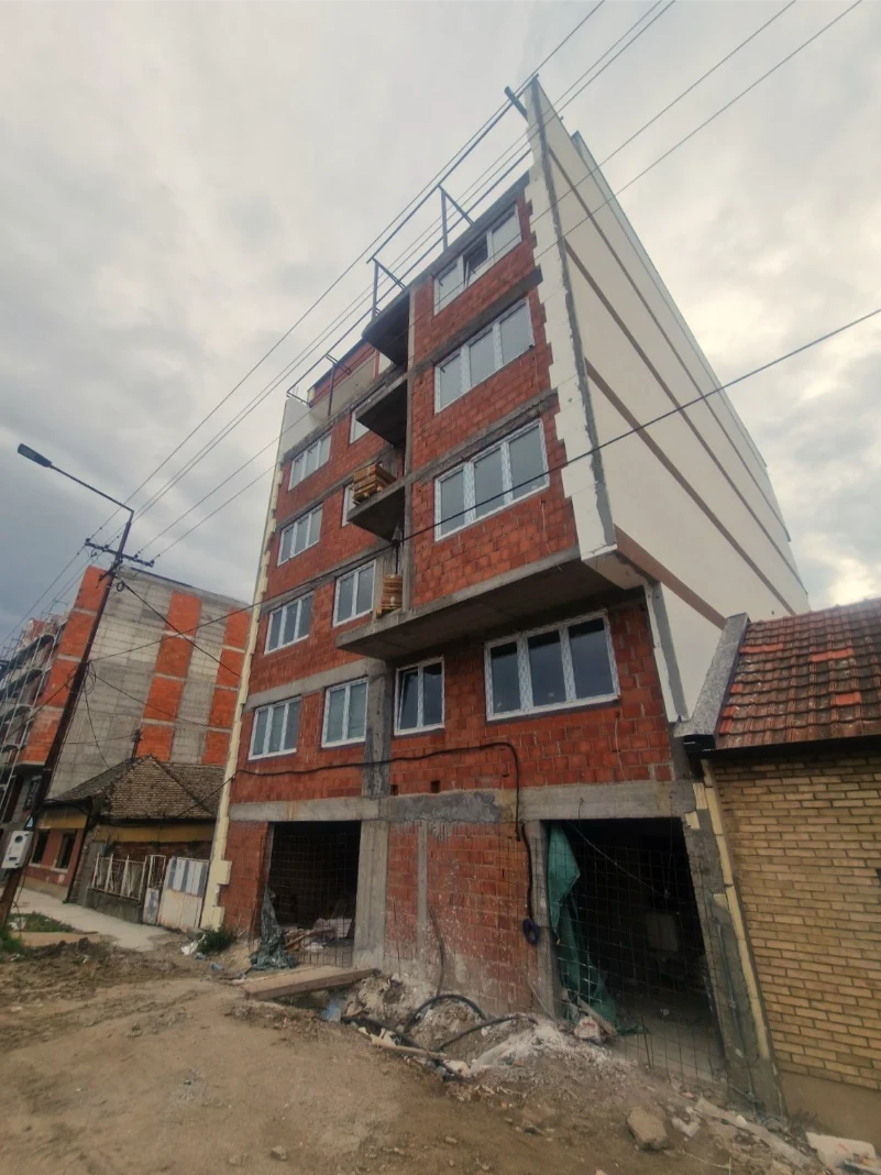 Priprema za postavljanje fasade postavljanje termoizolacione fasade na zgradi