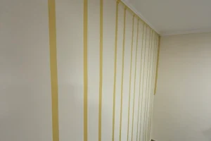 Krečenje zida - kombinacija mat boje i Sahare